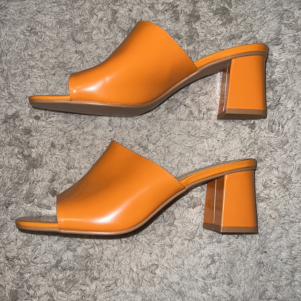 NWOT Urban Outfitters orange mules open toed sandal size 9